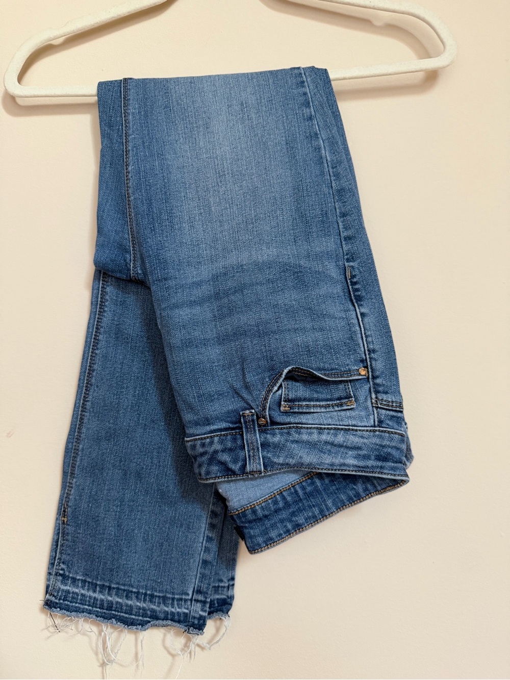 White House Black Market Light Blue Cropped Ankle Jeans